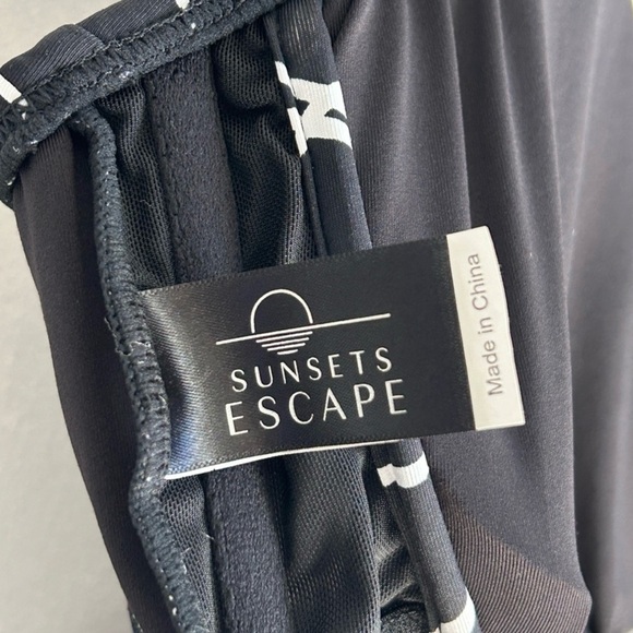 Sunsets Escape size 18 Vivian tankini wired black white tropical v-neck ruched - Picture 8 of 14